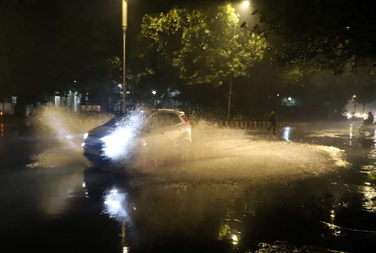 rain in Delhi-NCR pollution very bad flight cancels weather report