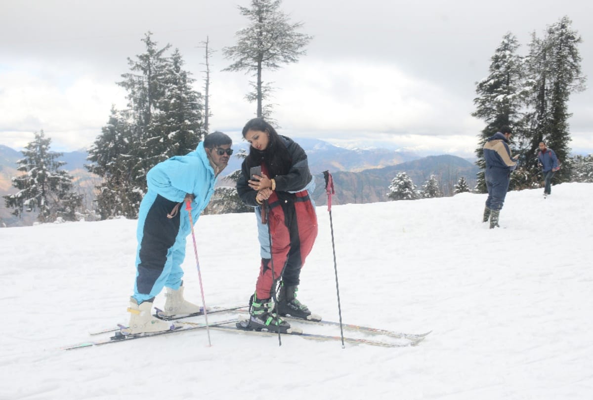 after snowfall tourists did lot of fun in Kufri shimla and Manali