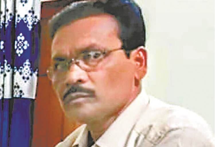 senior clerk dismissed for scam in lucknow