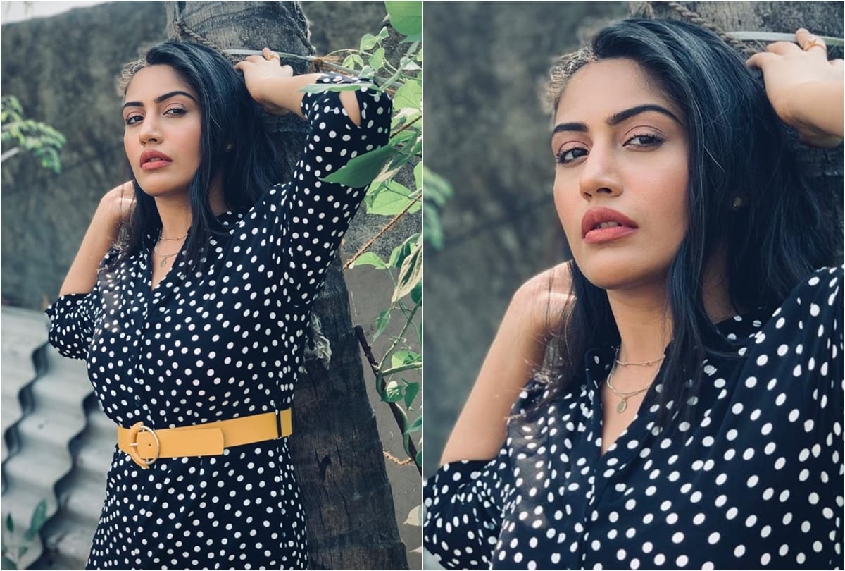 surbhi chandna wears black bold top in himachal