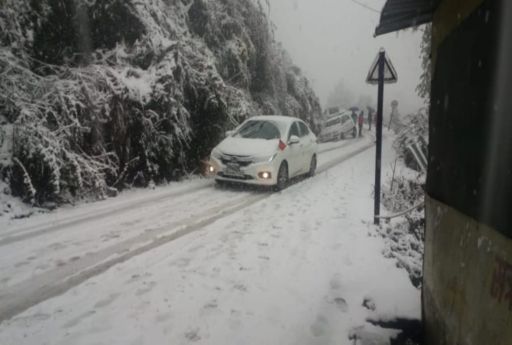 Snowfall in Uttarakhand All tourist Destination see Awesome Visuals