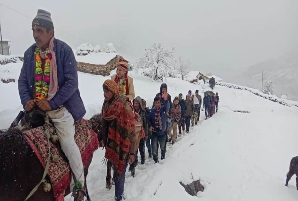 heavy snowfall in Uttarakhand marriage celebration in hilly area