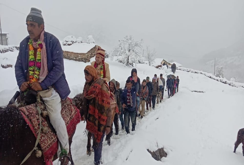 heavy snowfall in Uttarakhand marriage celebration in hilly area