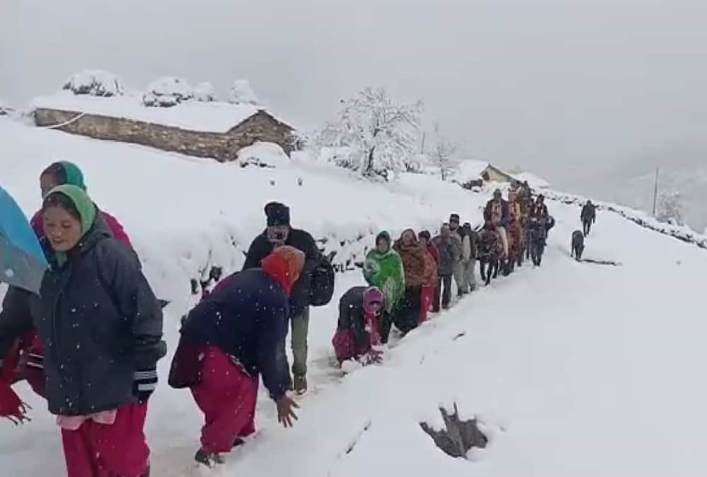 heavy snowfall in Uttarakhand marriage celebration in hilly area