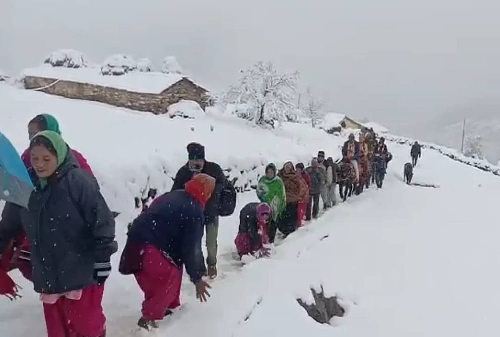 heavy snowfall in Uttarakhand marriage celebration in hilly area