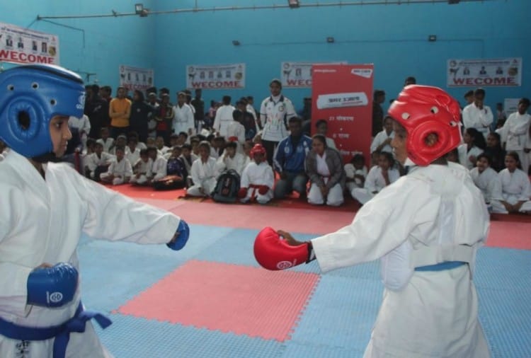 काशी में हुआ कराटे कुंभ का शुभारंभ, मानव एकेडमीअमर उजाला के साथ हो रहा