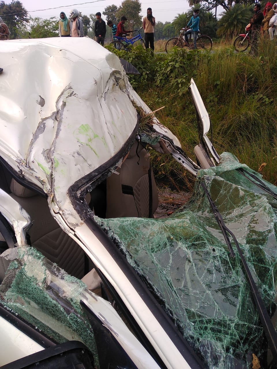 Scorpio overturned in road accident in Mau, two died