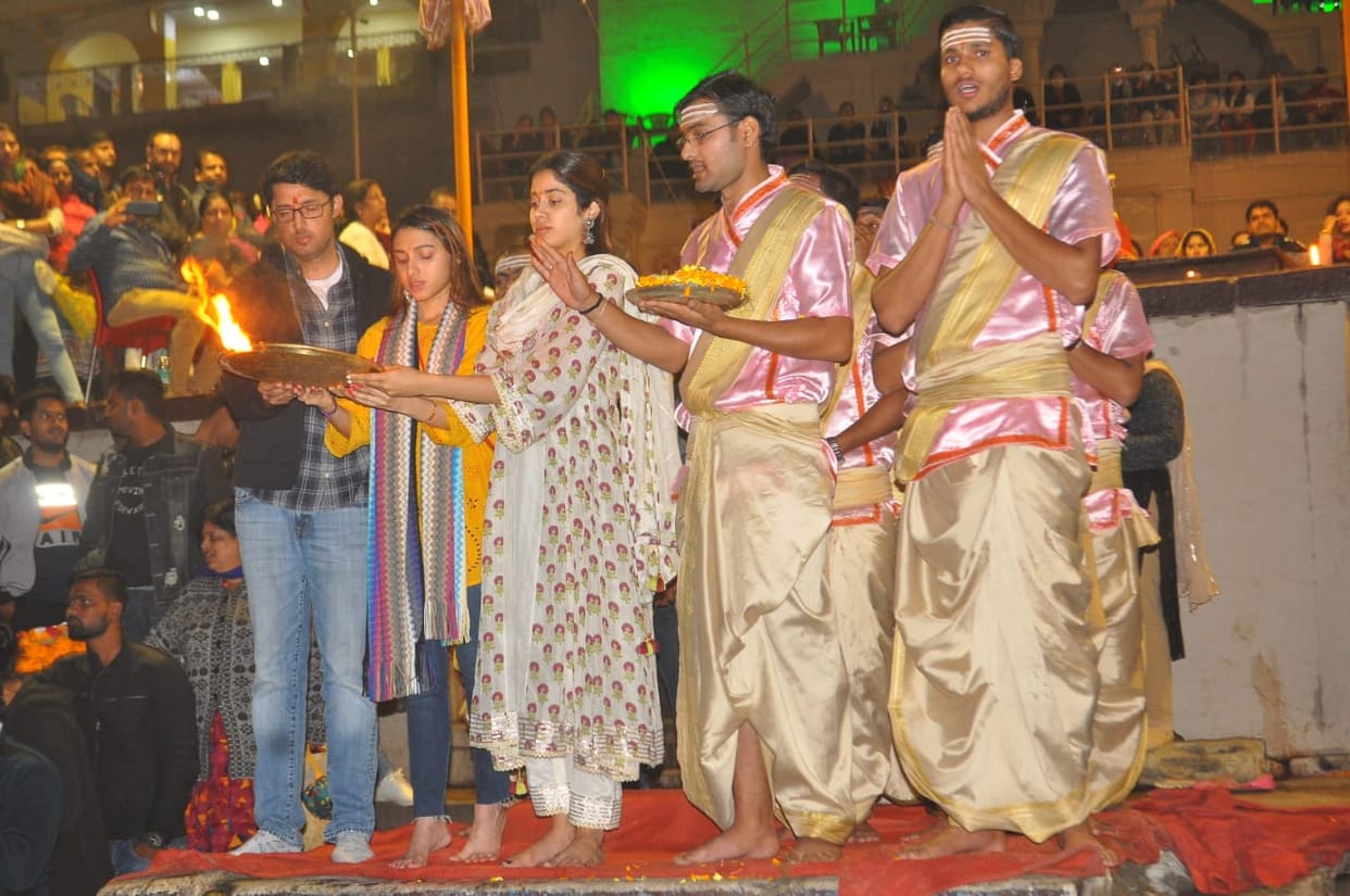 Sridevi's sweetheart Janhvi Kapoor became Devotion after worshiping mother Ganga in varanasi