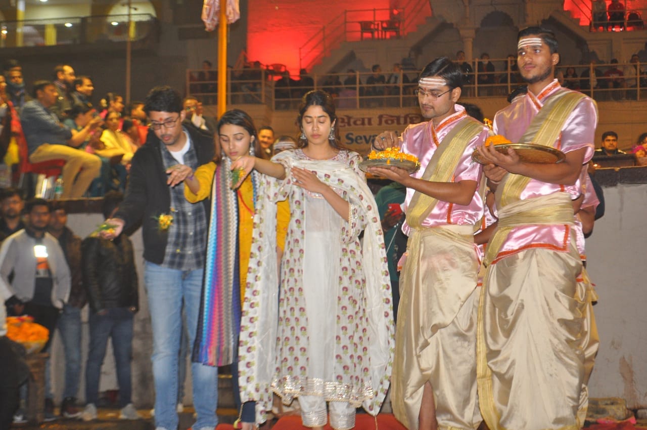 Sridevi's sweetheart Janhvi Kapoor became Devotion after worshiping mother Ganga in varanasi