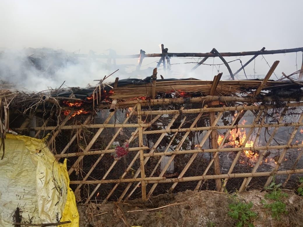 Farm fire from short circuit, 400 chickens burnt