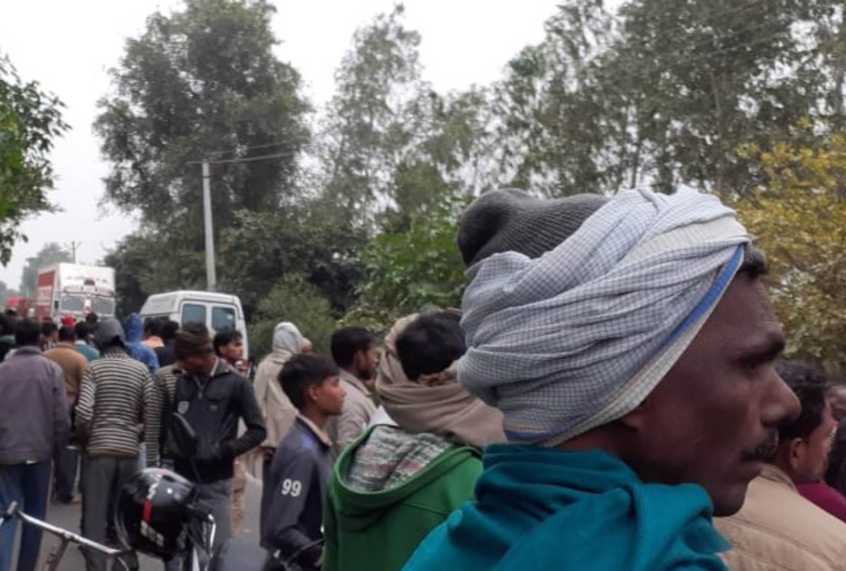 bike rider died in an accident, protest in lucknow