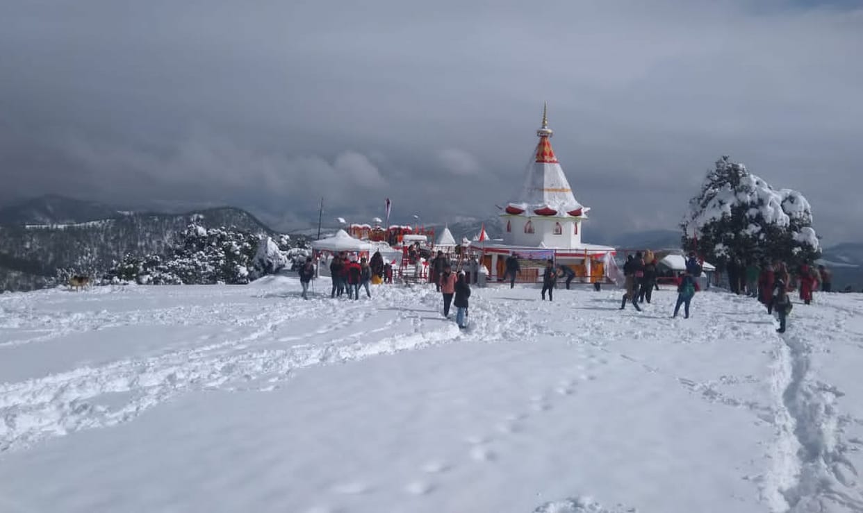 Crowd of devotees gathered in Kalinka temple despite snowfall