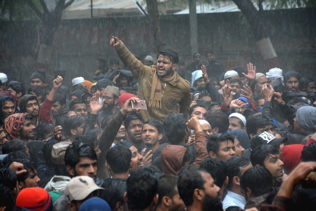 Amu Students Protest Against Citizen amendment act during Rain