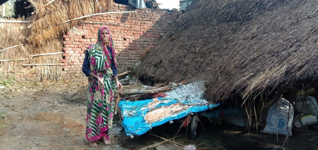 Two houses collapsed due to heavy rain, four people buried