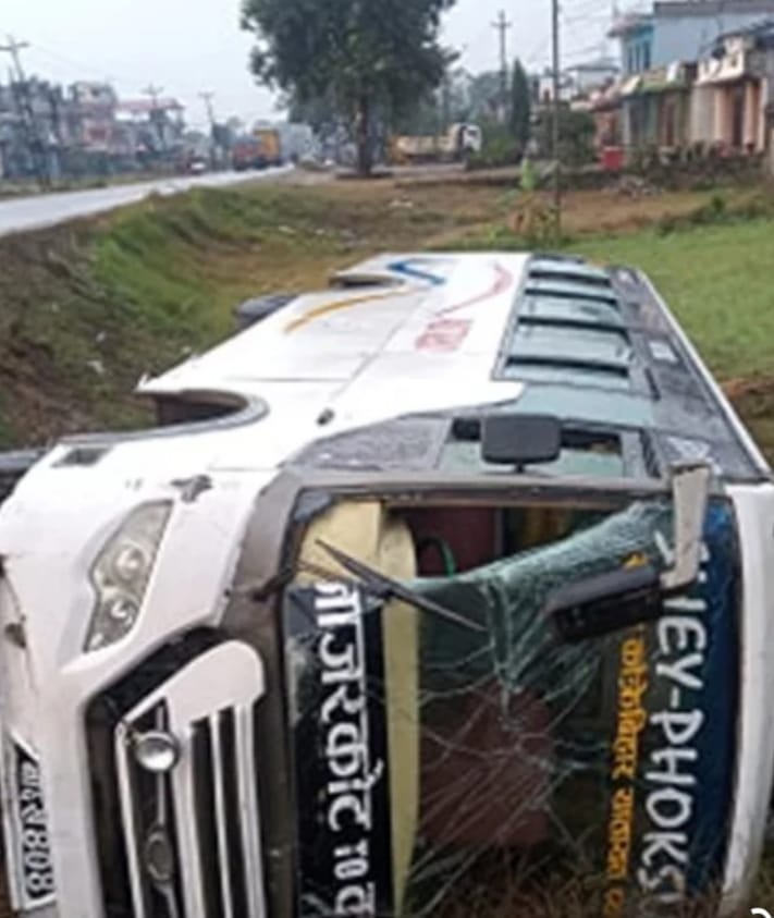 17 army man injured in bus accident at nepal
