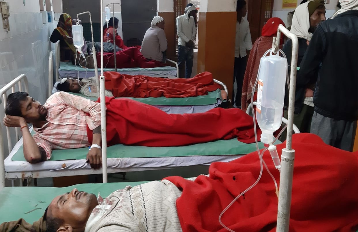 Conflict in extracting water from field, 19 injured