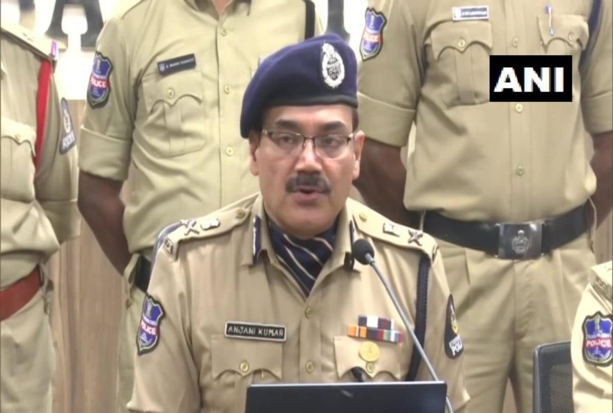 Attention diversion gang of four arrested,350 grams gold seized in hyderabad