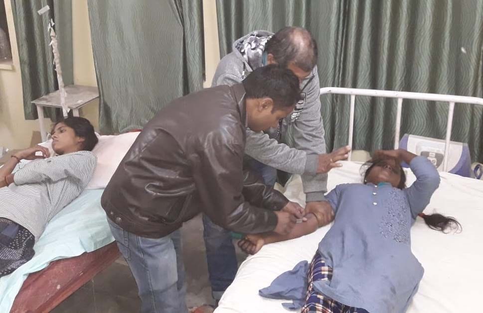 Pratapgarh: Three people of the same family are ill after eating fried rice