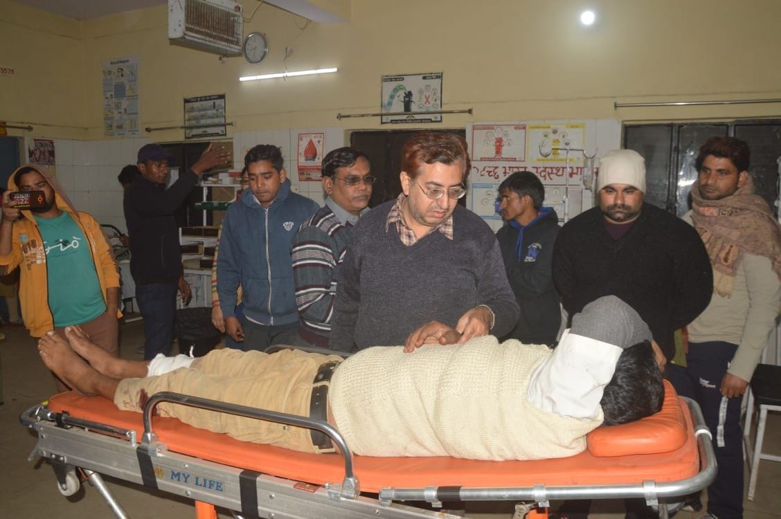 Hathras: Advocate shot in old enmity