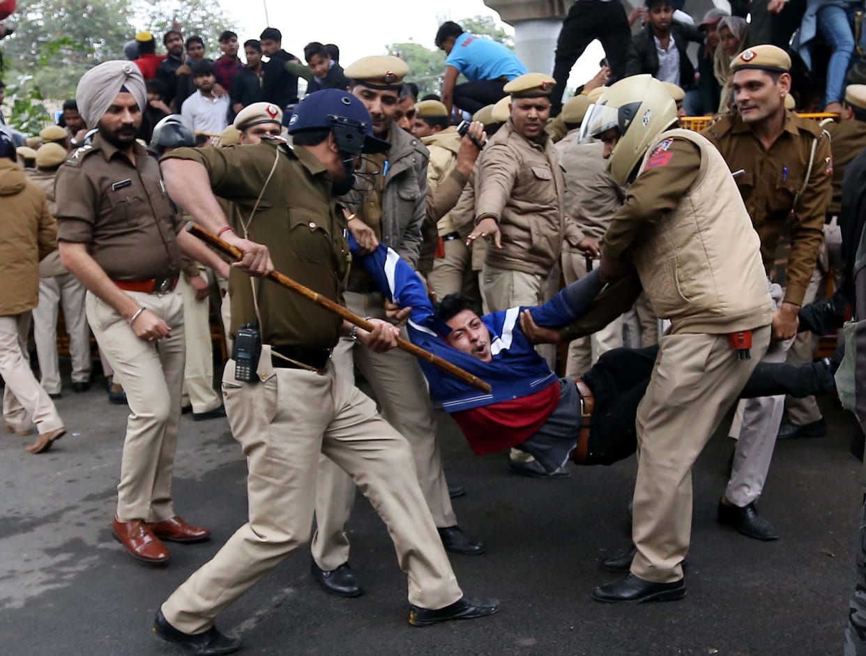 Violent clashes between Jamia students and police