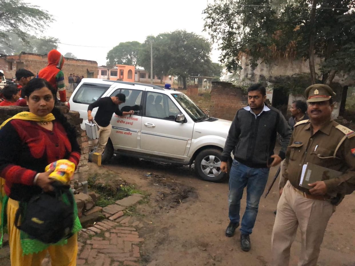 Dead body of woman found hanging