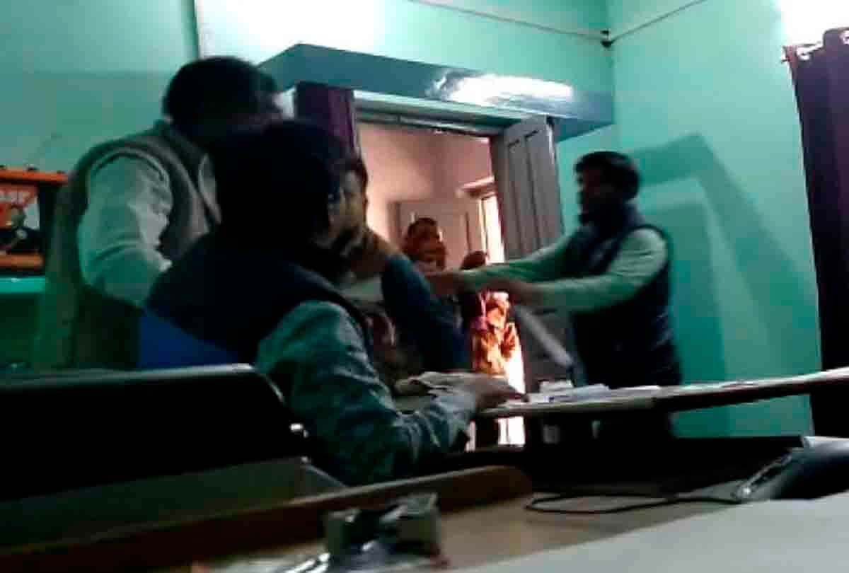 Pratapgarh: Contractor beat up SDO by entering into Irrigation Department next to DM Housing