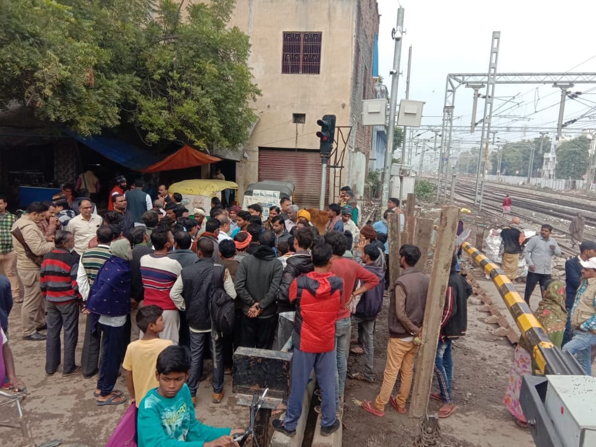Railway gate located in Manduwadih vegetable market of Varanasi closed