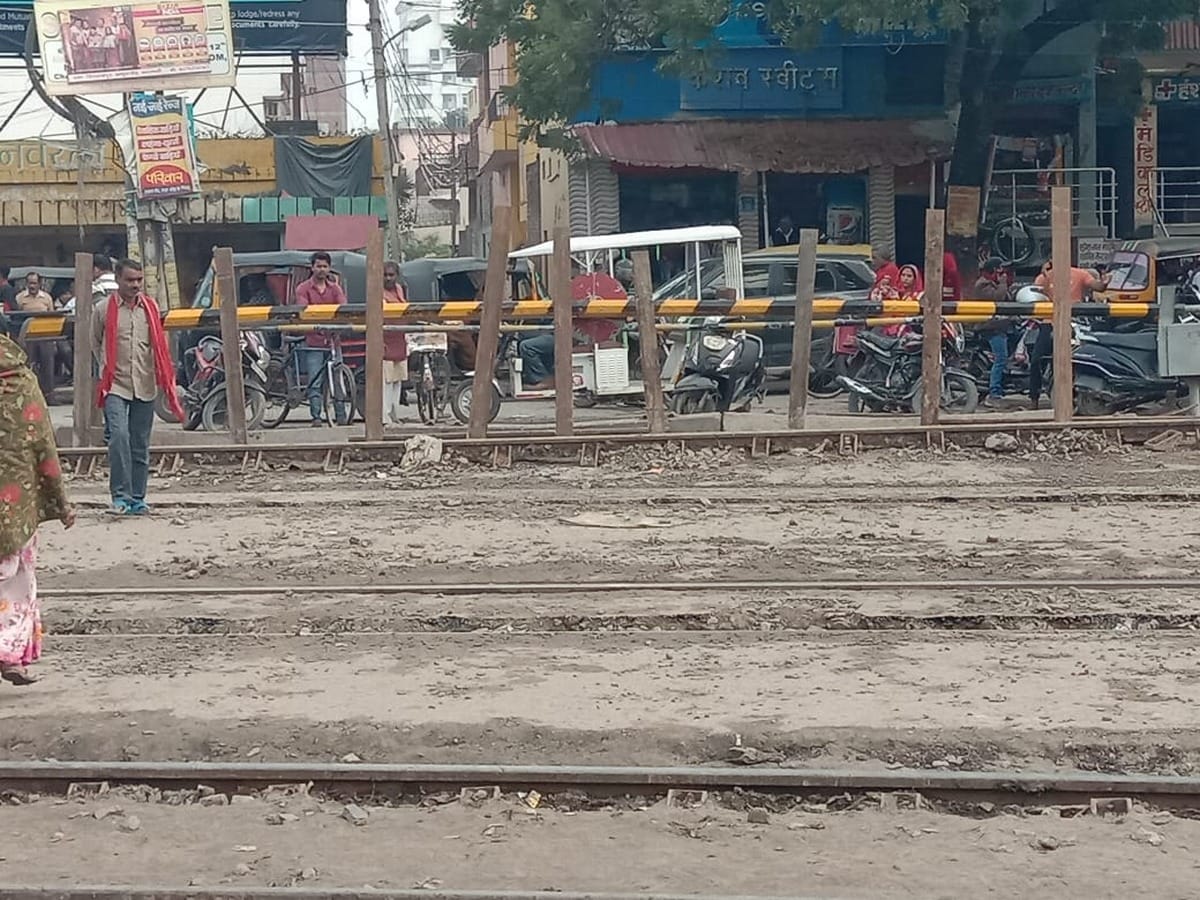 Railway gate located in Manduwadih vegetable market of Varanasi closed