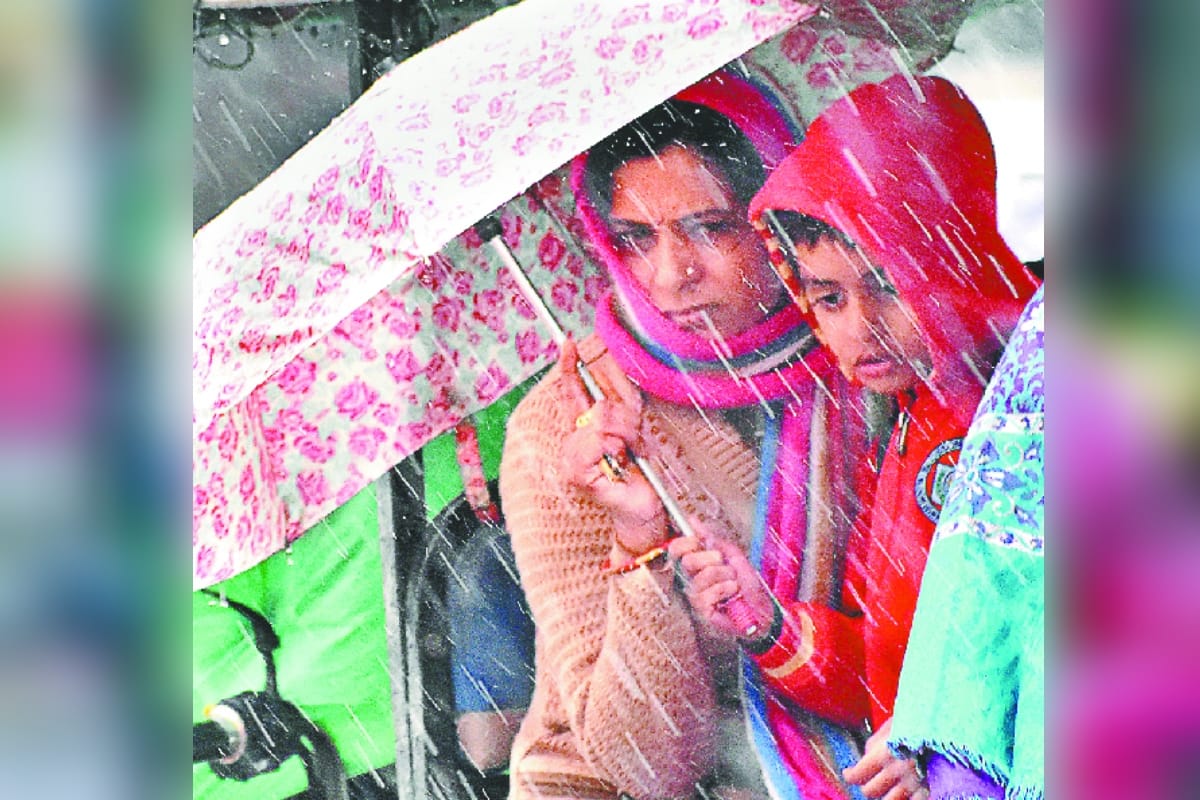 Snowfall and cold air at the mountains increase winter, rain breaks twenty two year record