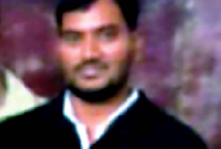 anti-corruption department caught inferior engineer of radhagram power house while taking bribe