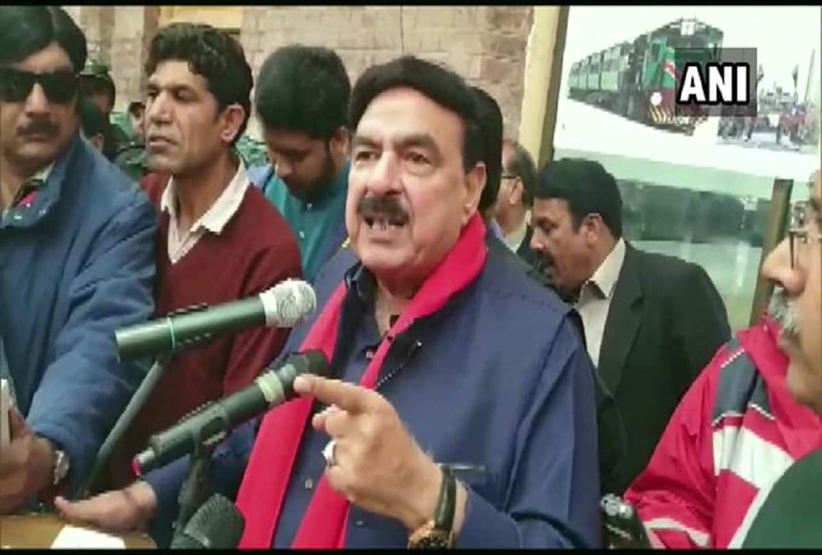 Pakistani Tiktok Star Hareem Shah Claims Pakistani Railway Minister Sheikh Rashid Send Her Nudes