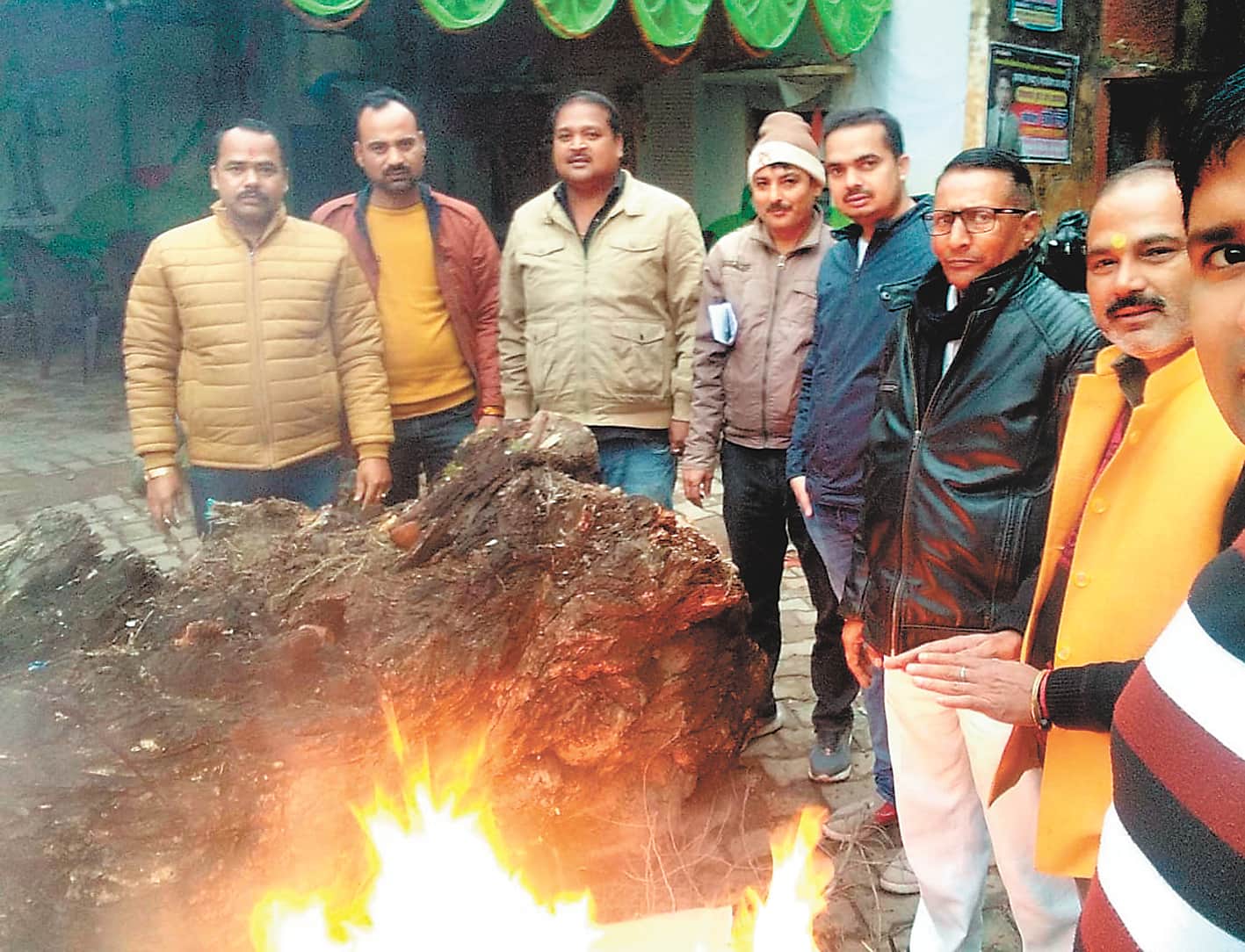 Pratapgarh: cold winds brought chill with clouds