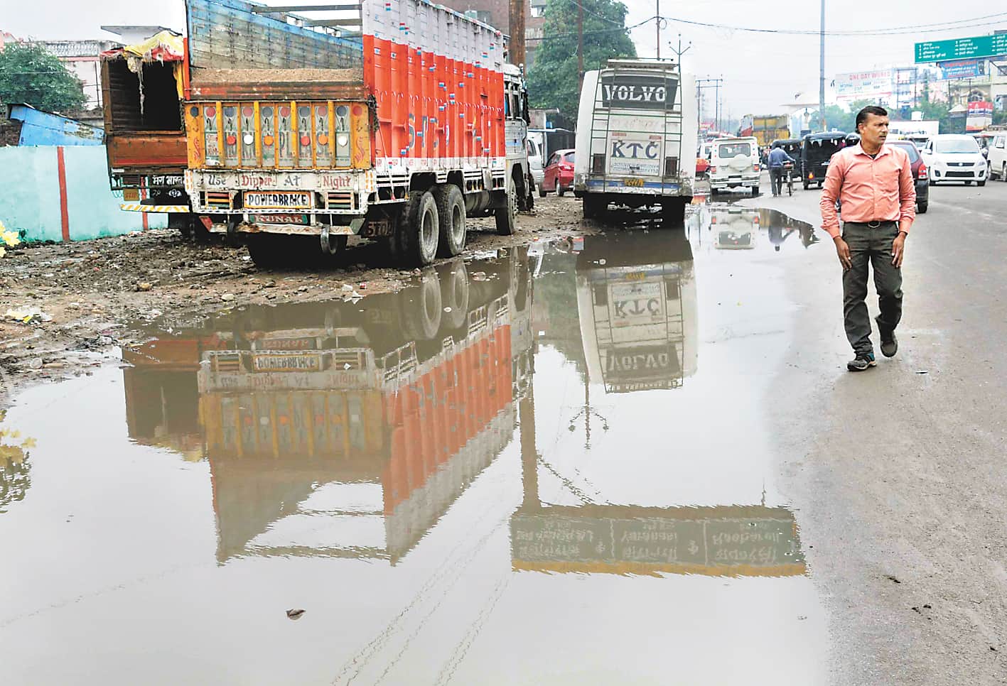 Pratapgarh: cold winds brought chill with clouds
