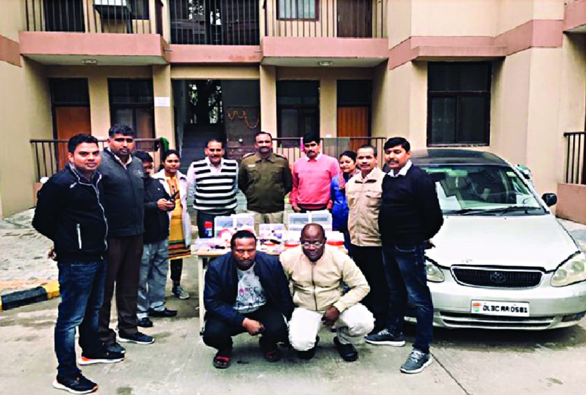 Two Nigerians arrested for withdrawing money by preparing clone of debit card