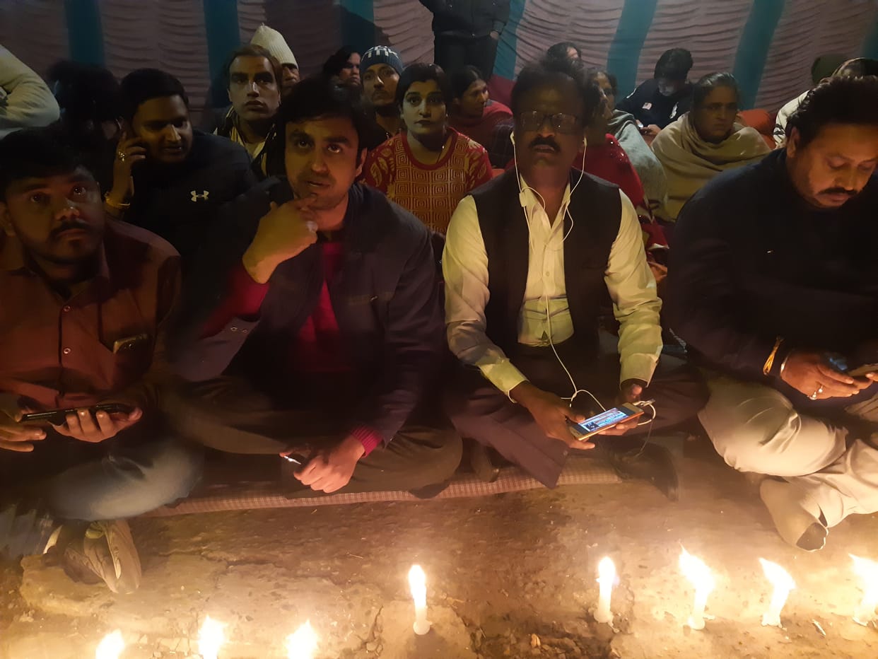 joda fatak accident victims protest against government, amritsar train accident