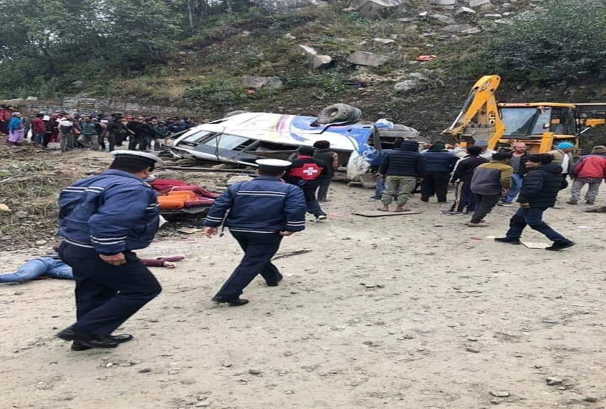 Nepal bus carrying 40 passengers met with an accident in Sindhupalchok district