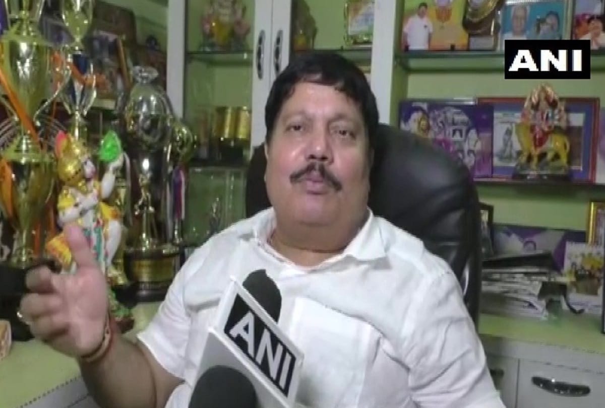 BJP MP from Barrackpore Arjun Singh car attack with bricks and bomb, alleged TMC