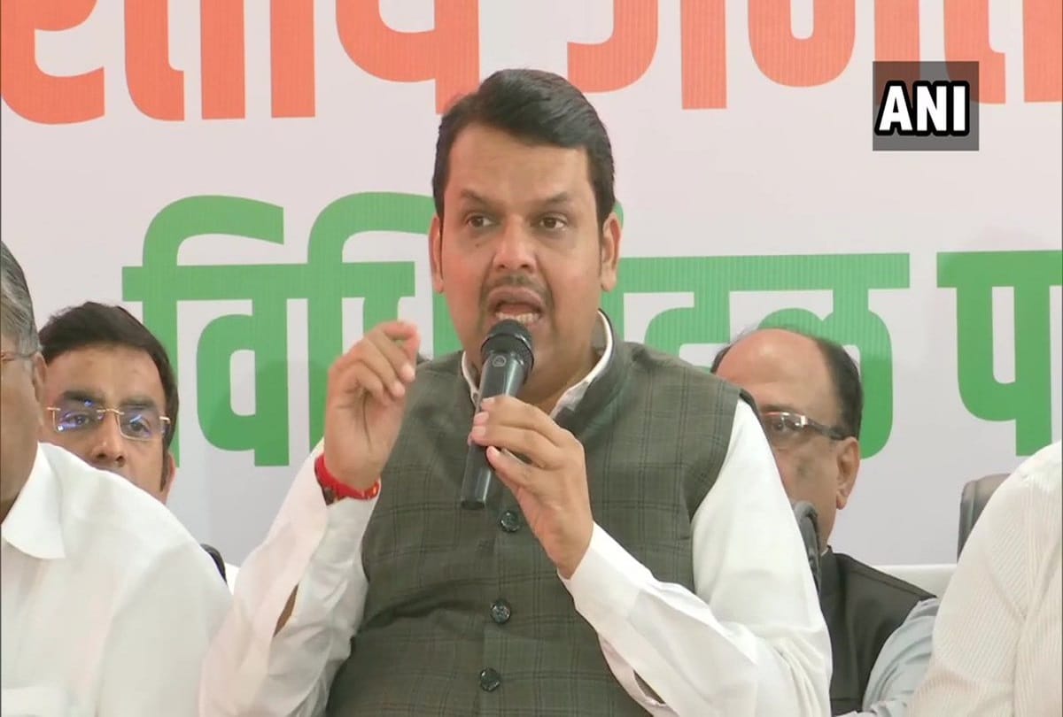 caa cab protest: Devendra Fadnavis targets uddhav thackeray on jallianwala bagh remark