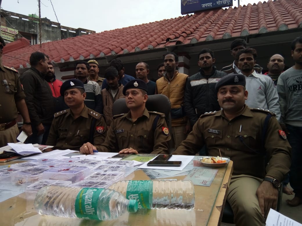 interdistrict lootera gang busted in gorakhpur, 16 accused arrested