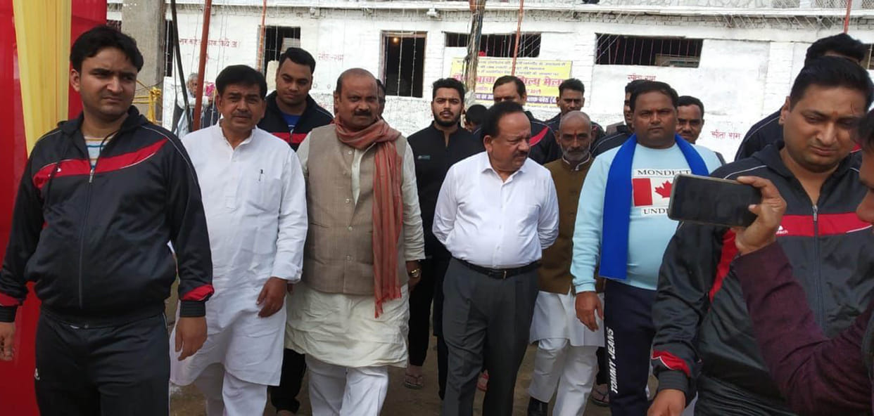 Devotees gathered at Simaunidham fair, received prasad