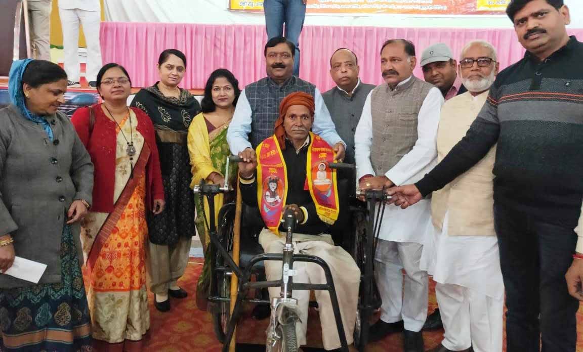 378 examined in camp for artificial limbs