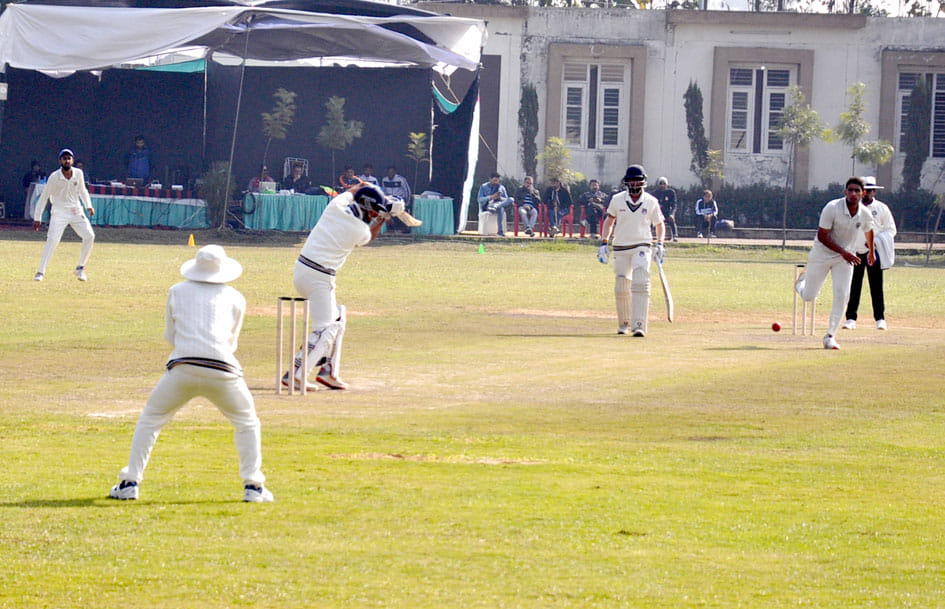 UP team piled up for 158 runs, Haryana lead by 205 runs