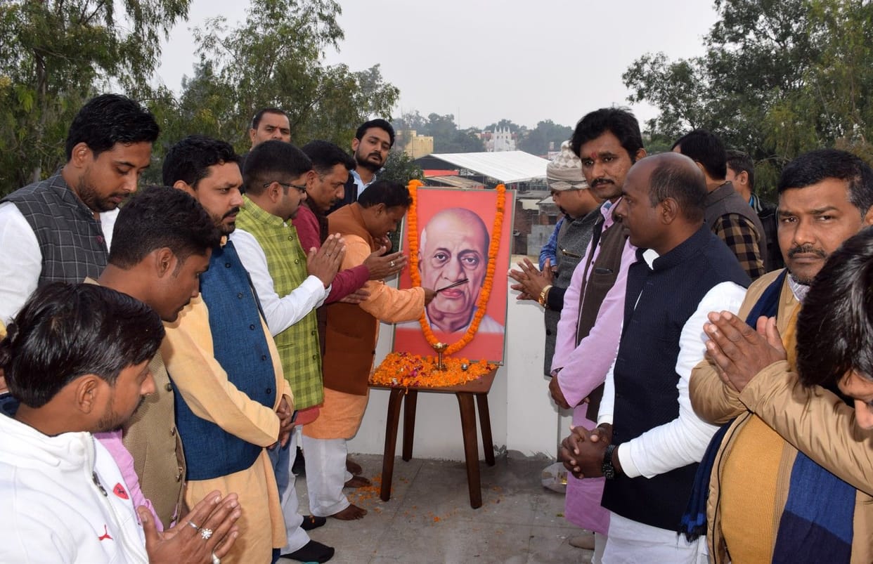 BJP workers celebrated the death anniversary of Sardar Pate