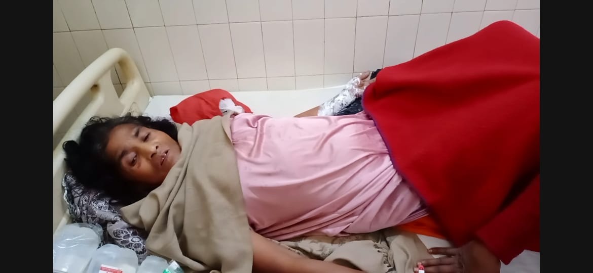 mother burnt, accused son run away for house at basti