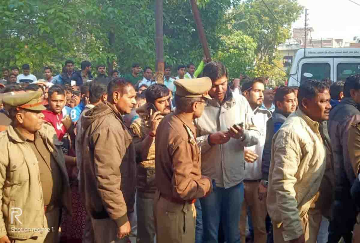 Cylinder cracked with a loud explosion, six people injured