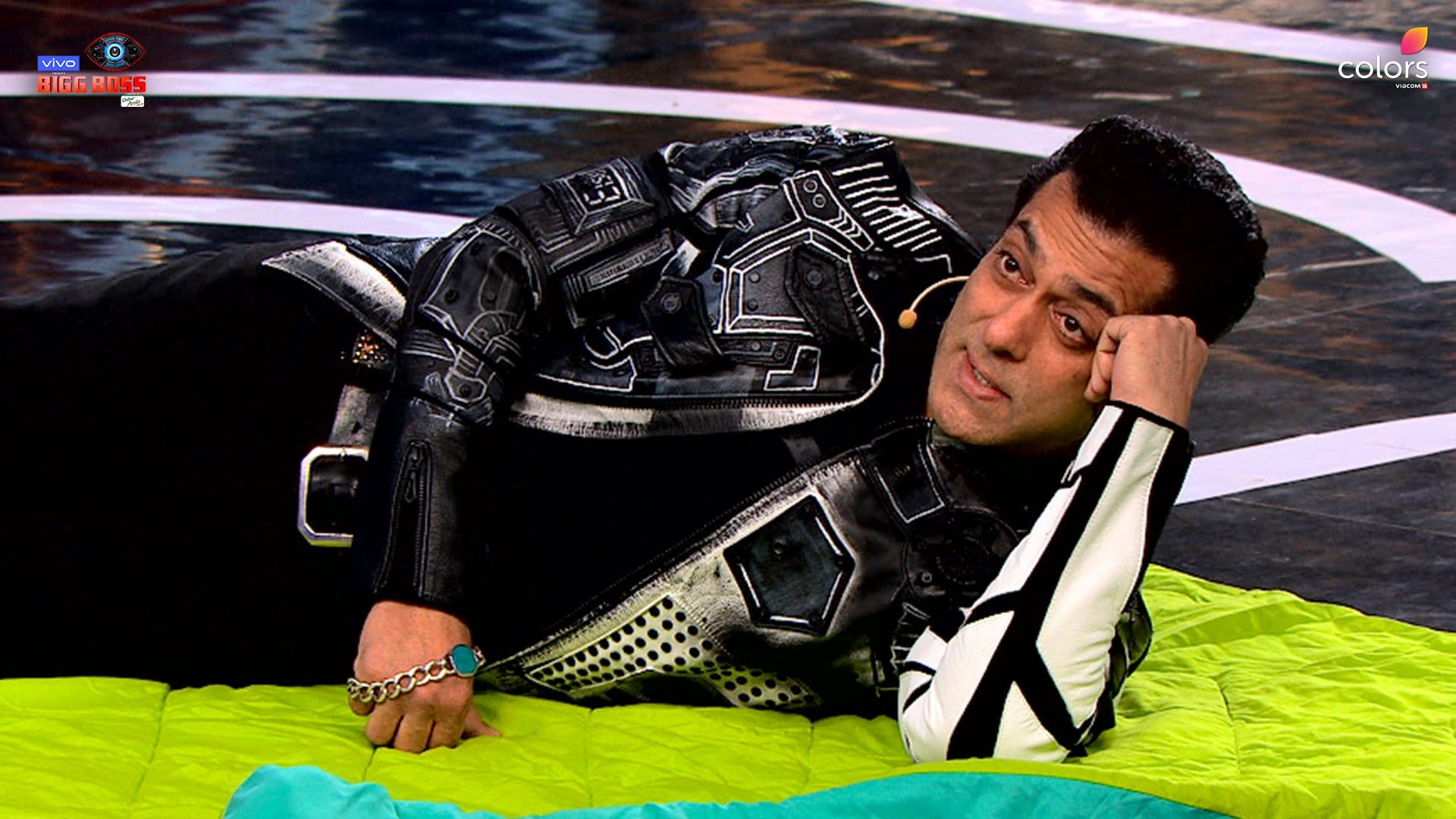 Bigg Boss 13 Salman Khan Forced To Stop by Creative Team when he Lashes out on Sidharth Shukla