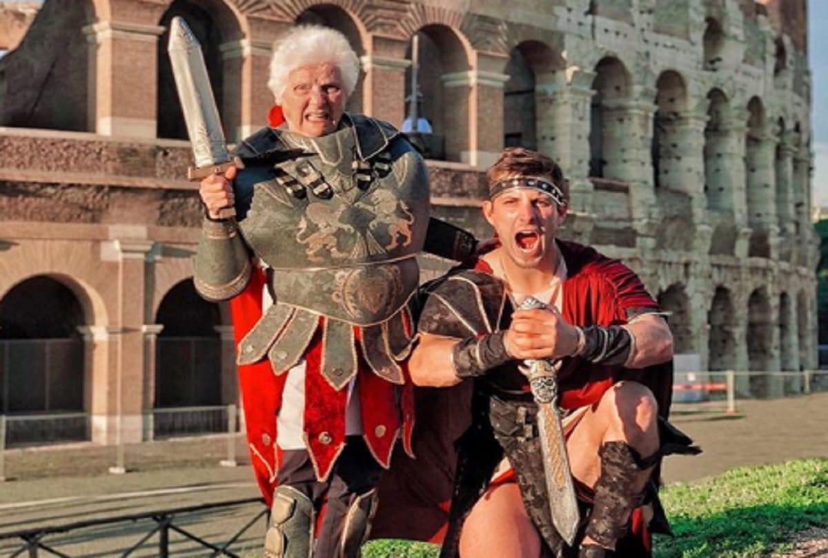 93 years old lady special photoshoot with her grandson pics viral