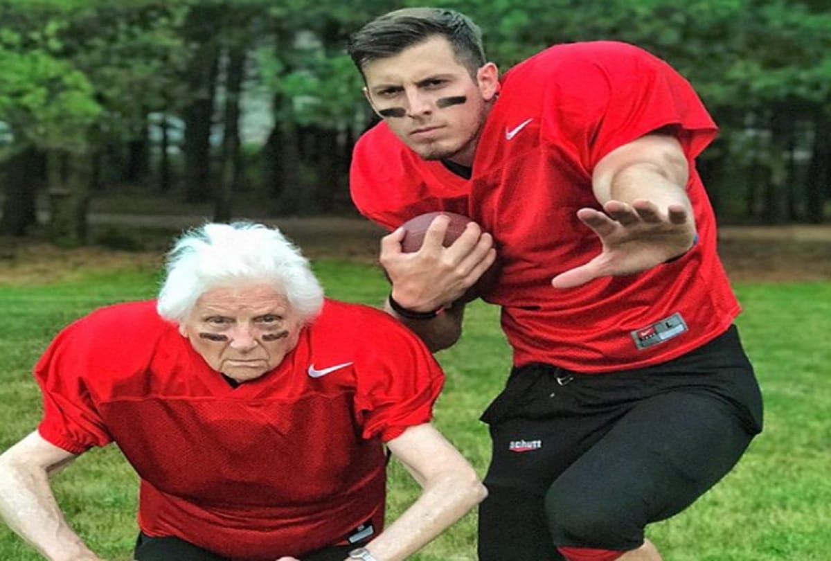 93 years old lady special photoshoot with her grandson pics viral