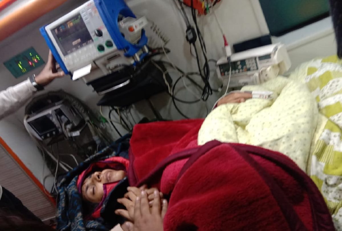 Swati Maliwal admitted to LNJP hospital after falls unconscious hunger strike