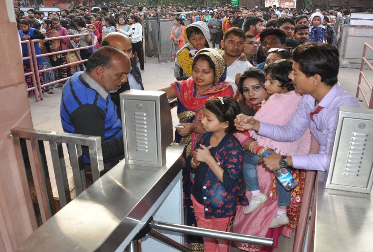 Turn Style Gate Deploy Special Teams till Tourism Season At Tajmahal
